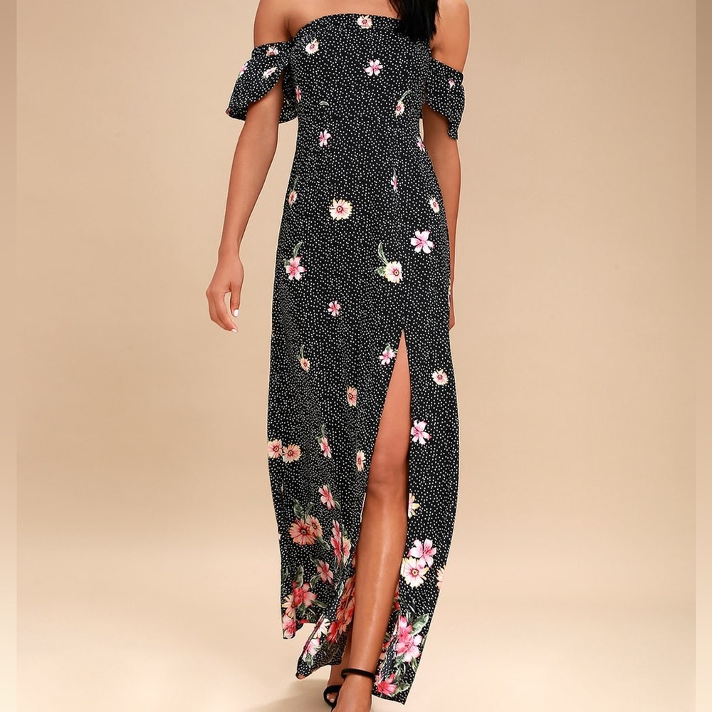 Lulu’s NWT Medium Black Floral Maxi Dress
